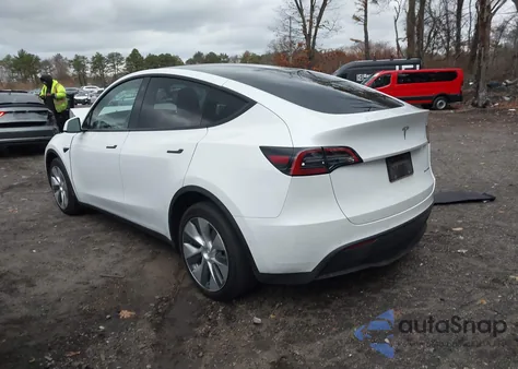2022 Tesla Model Y Long Range Dual Motor All-Wheel Drive z USA, uszkodzony, nr VIN 7SAYGDEE3NF354410